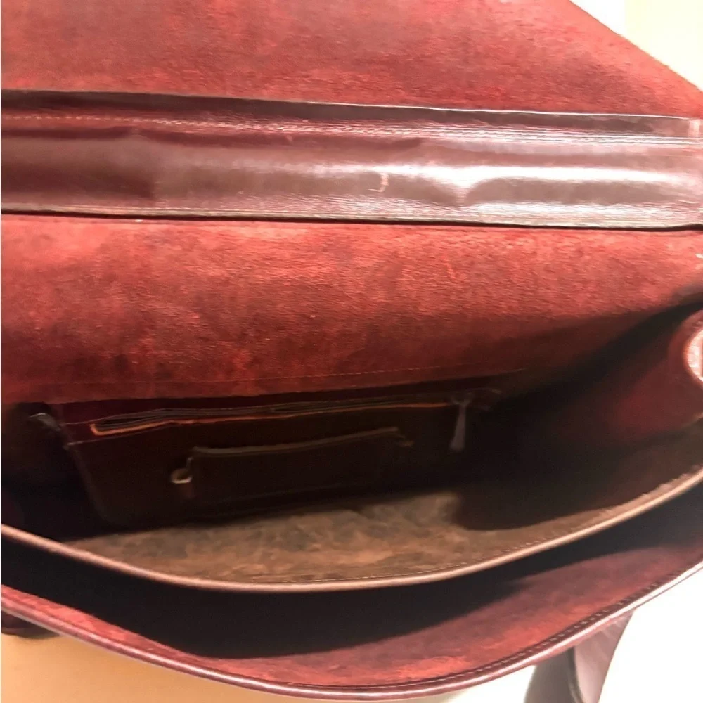 Vintage unisex distressed Leather burgundy briefcase messenger work travel bag